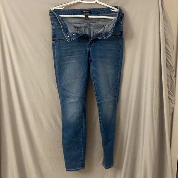 Button fly skinny jeans - Picture 2 of 4